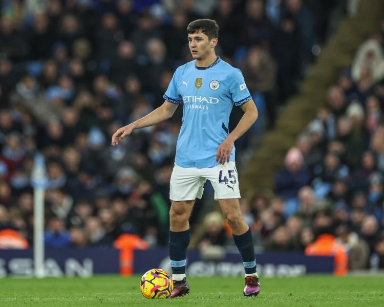 ue, 至少在短期, 刘易斯曾是