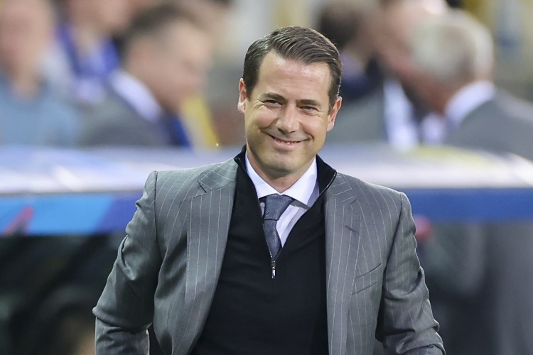 位名叫西蒙, yid, 习的是国际