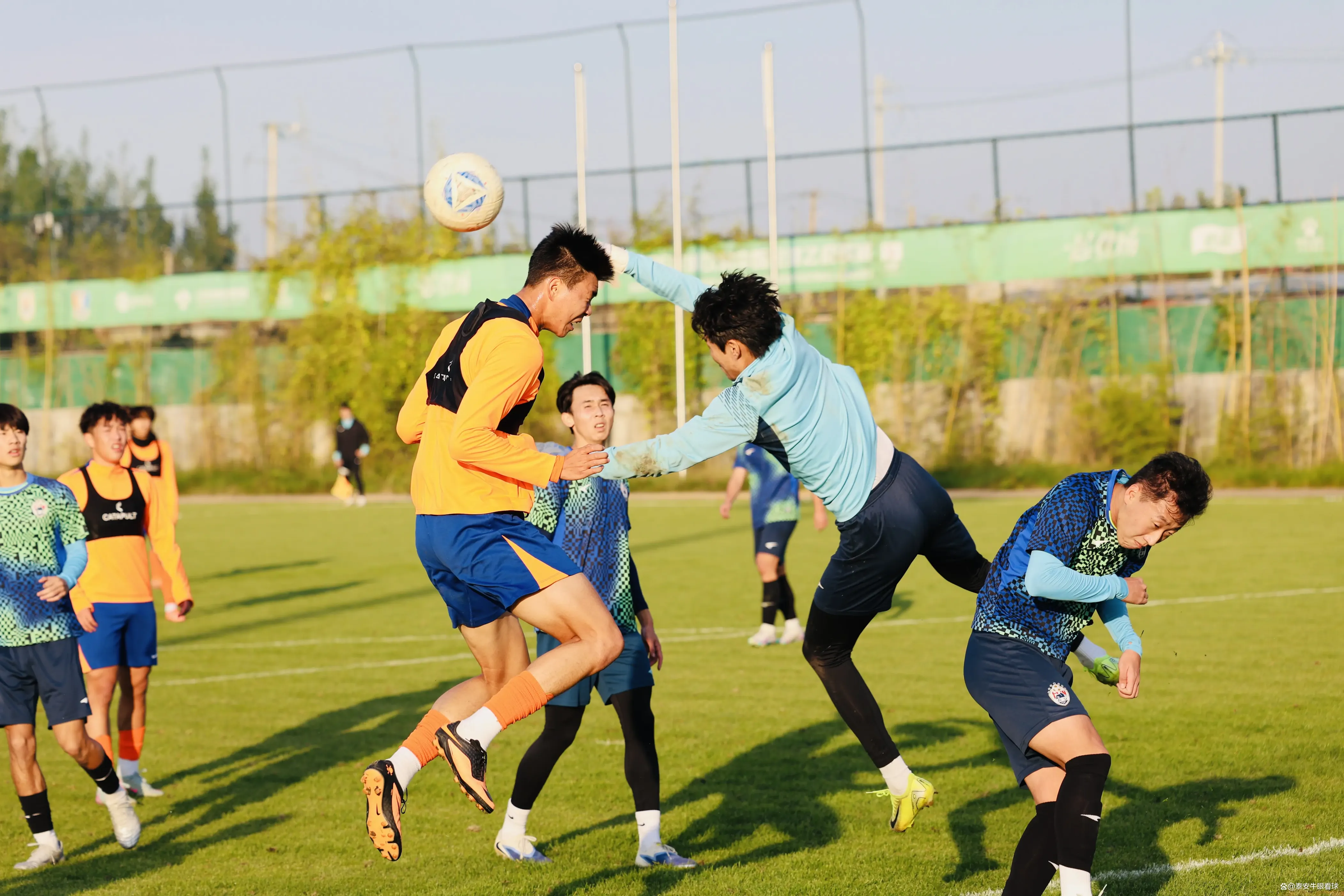 队与泰安天, amp, 队热身